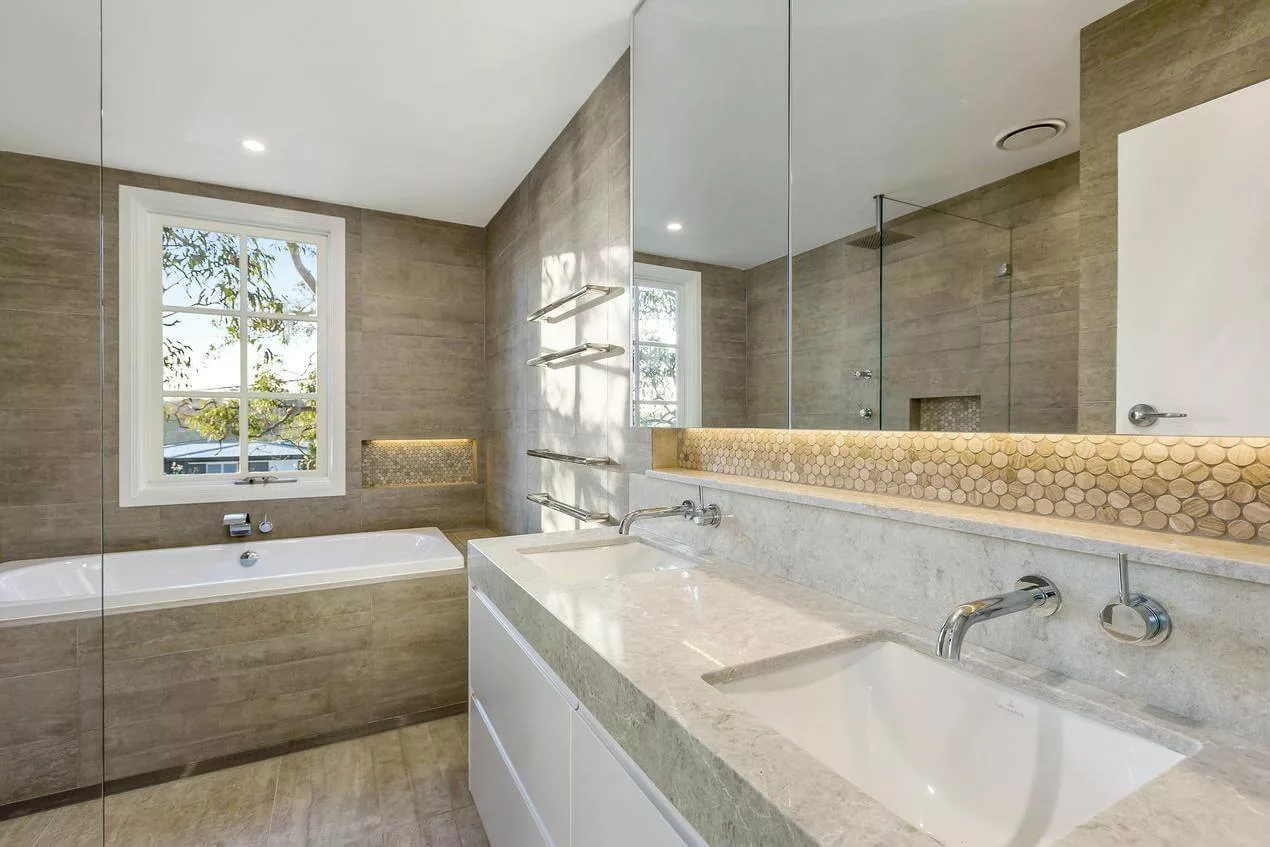 bathroom-vanity-with-quartz-countertop-vancouver-reno